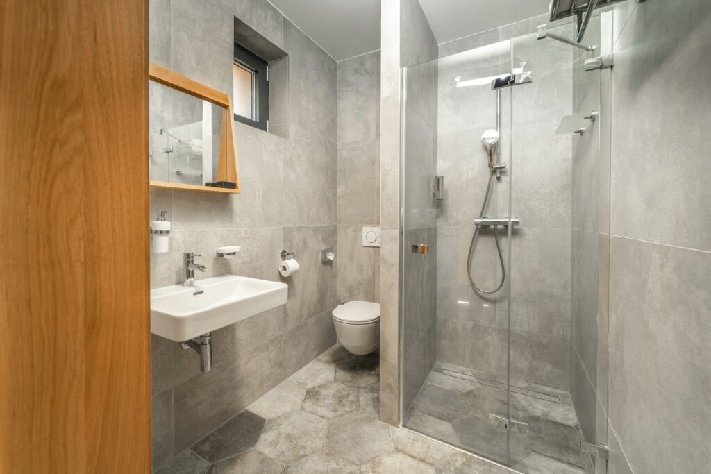 A modern bathroom featuring a wall-mounted sink